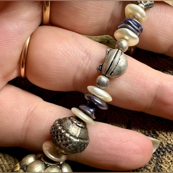 Handcrafted beaded pearl and silver necklace. - Picture 13 of 13